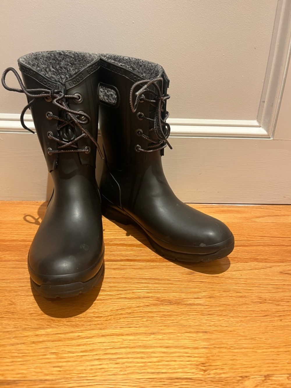 Bogs Women's Amanda Black Lace-Up Fleece Insulated Rain Boots
